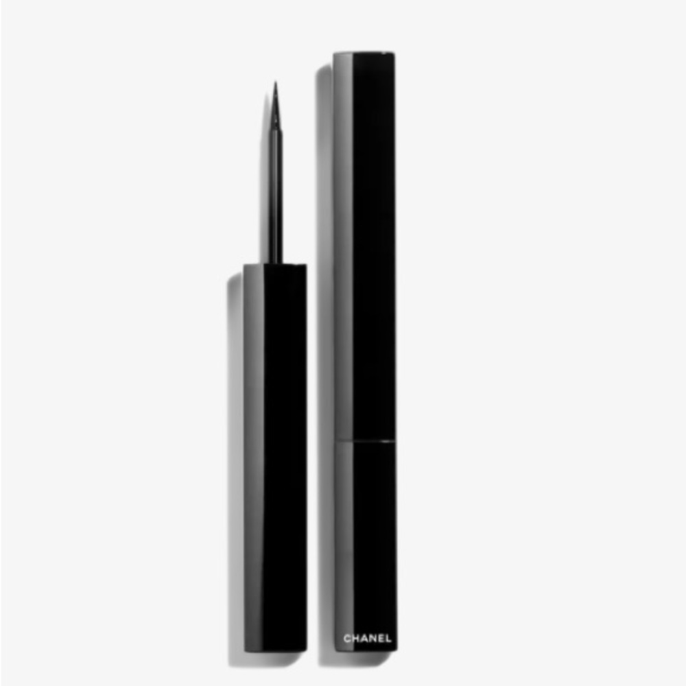 Chanel eye liner